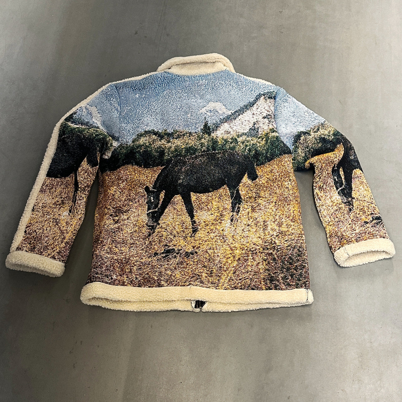 "IN THE MOUNTAINS" - SHERPA JACKET